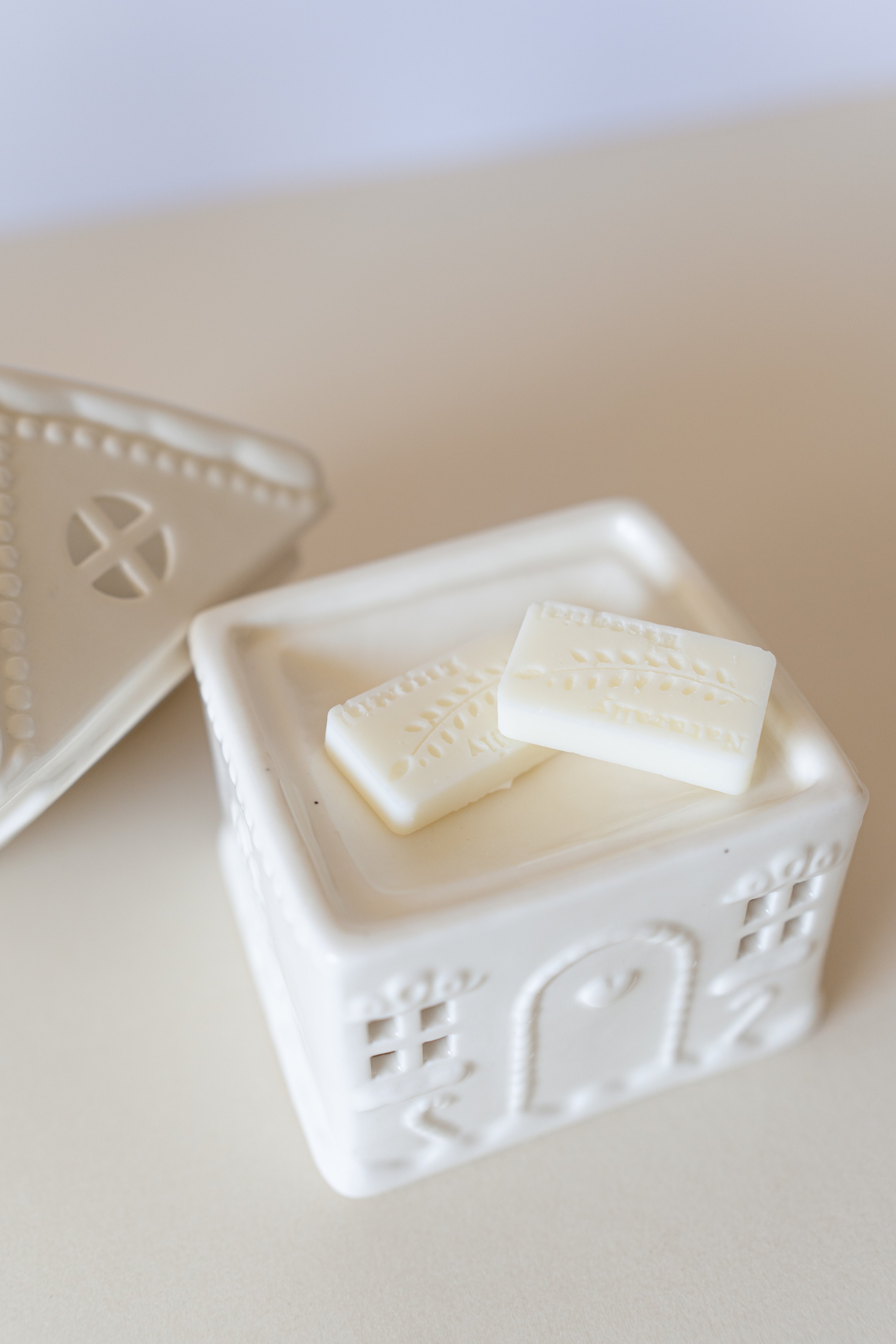 Gingerbread Wax Melt House image 3